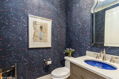 Tiny photo for 727 N McKinley Road #100, Lake Forest, IL 60045 (MLS # 12385517)