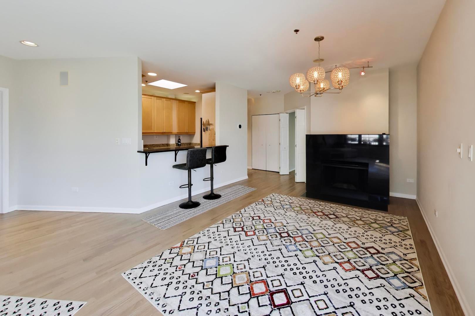 520 W Huron Street 704