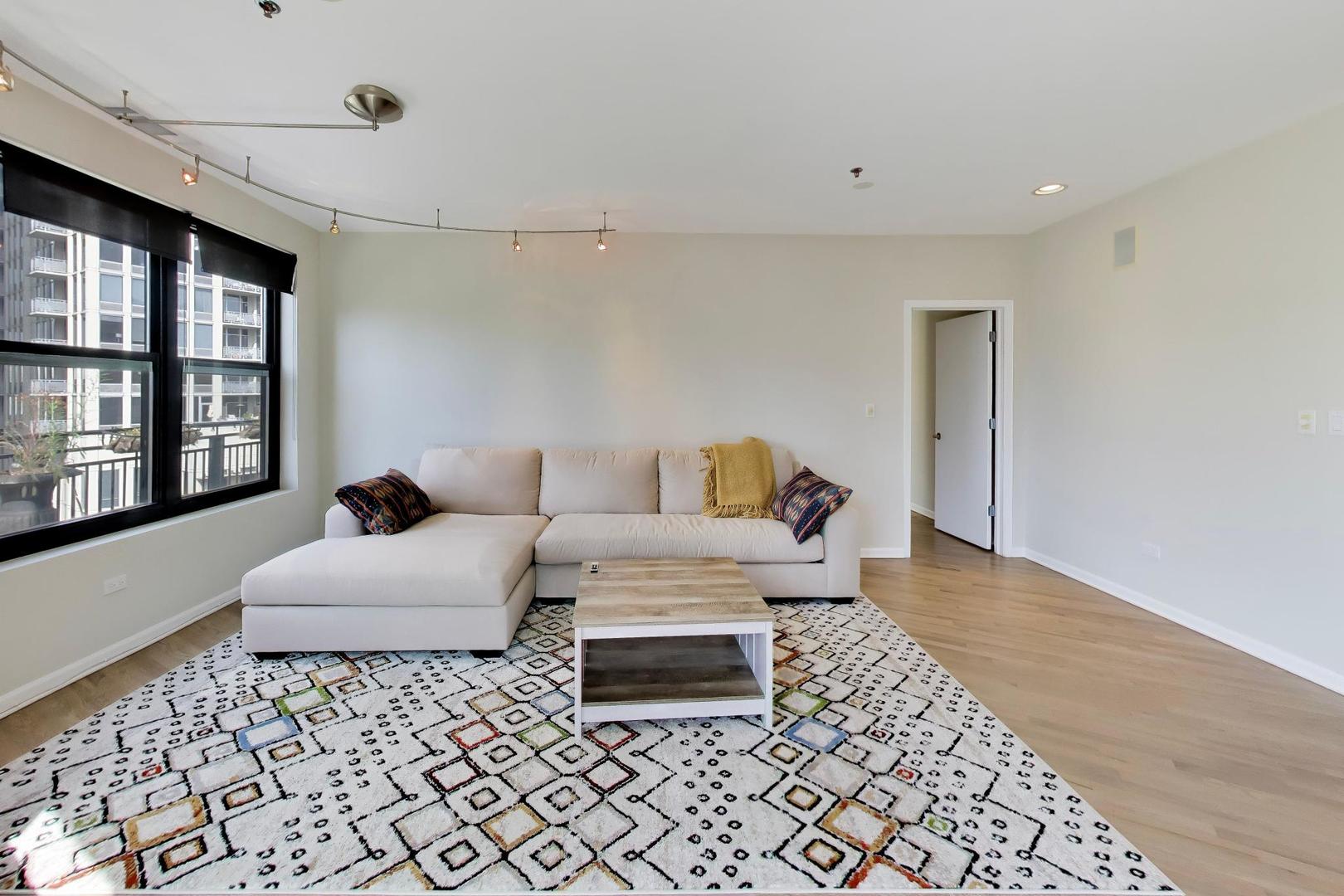 520 W Huron Street 704