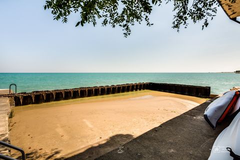 Tiny photo for 7639 N Eastlake Terrace #2B, Chicago, IL 60626 (MLS # 12618112)