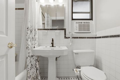 Tiny photo for 7639 N Eastlake Terrace #2B, Chicago, IL 60626 (MLS # 12618112)