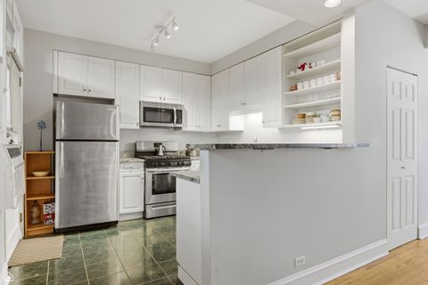 Tiny photo for 7639 N Eastlake Terrace #2B, Chicago, IL 60626 (MLS # 12618112)