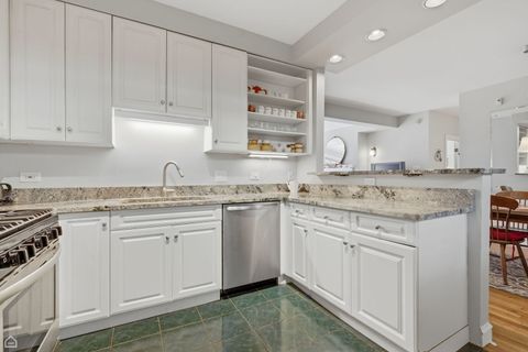 Tiny photo for 7639 N Eastlake Terrace #2B, Chicago, IL 60626 (MLS # 12618112)