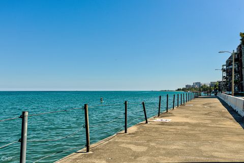 Tiny photo for 7639 N Eastlake Terrace #2B, Chicago, IL 60626 (MLS # 12618112)