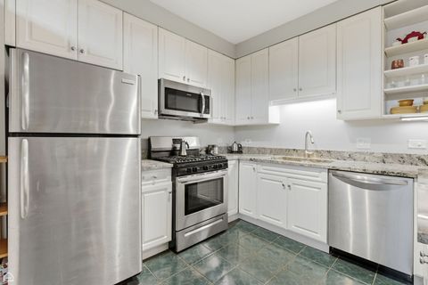 Tiny photo for 7639 N Eastlake Terrace #2B, Chicago, IL 60626 (MLS # 12618112)