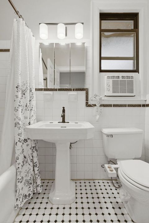 Tiny photo for 7639 N Eastlake Terrace #2B, Chicago, IL 60626 (MLS # 12618112)