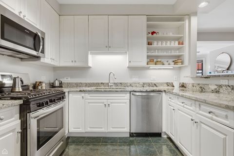 Tiny photo for 7639 N Eastlake Terrace #2B, Chicago, IL 60626 (MLS # 12618112)