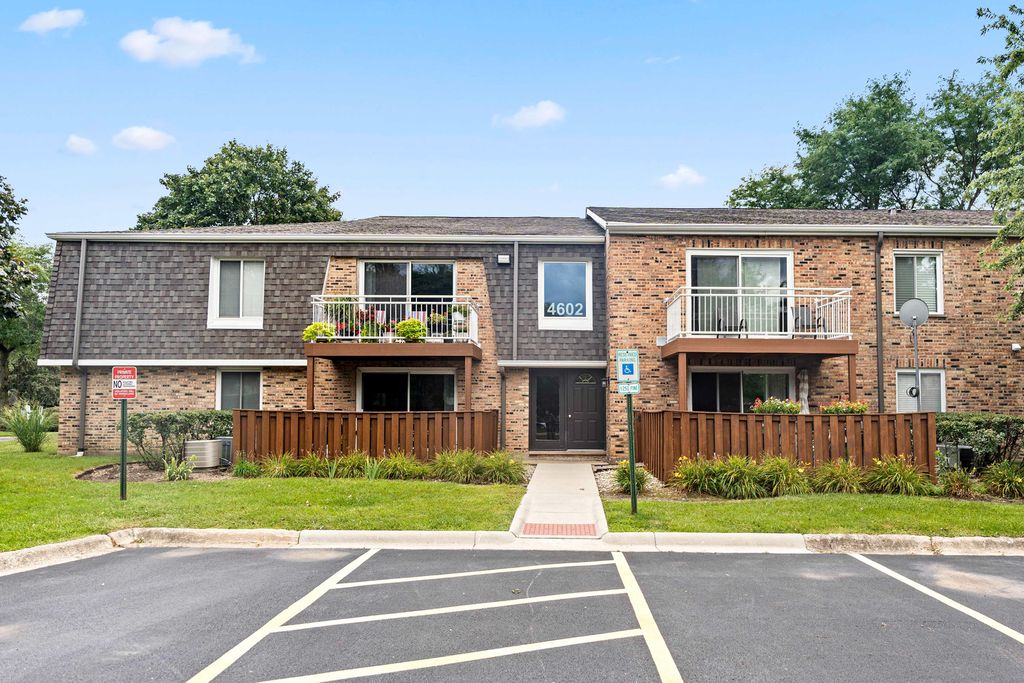 Photo for 4602 Euclid Avenue #2A, Rolling Meadows, IL 60008 (MLS # 12458372)
