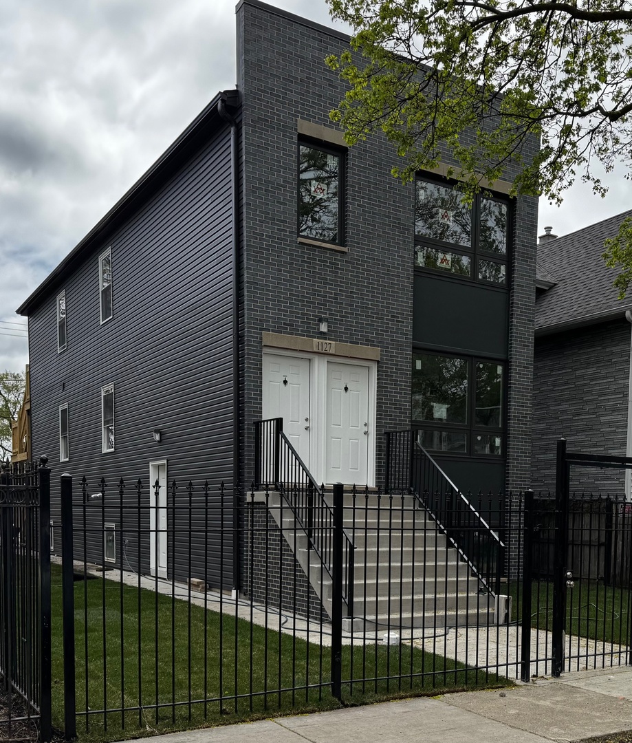 4229 W Augusta Boulevard