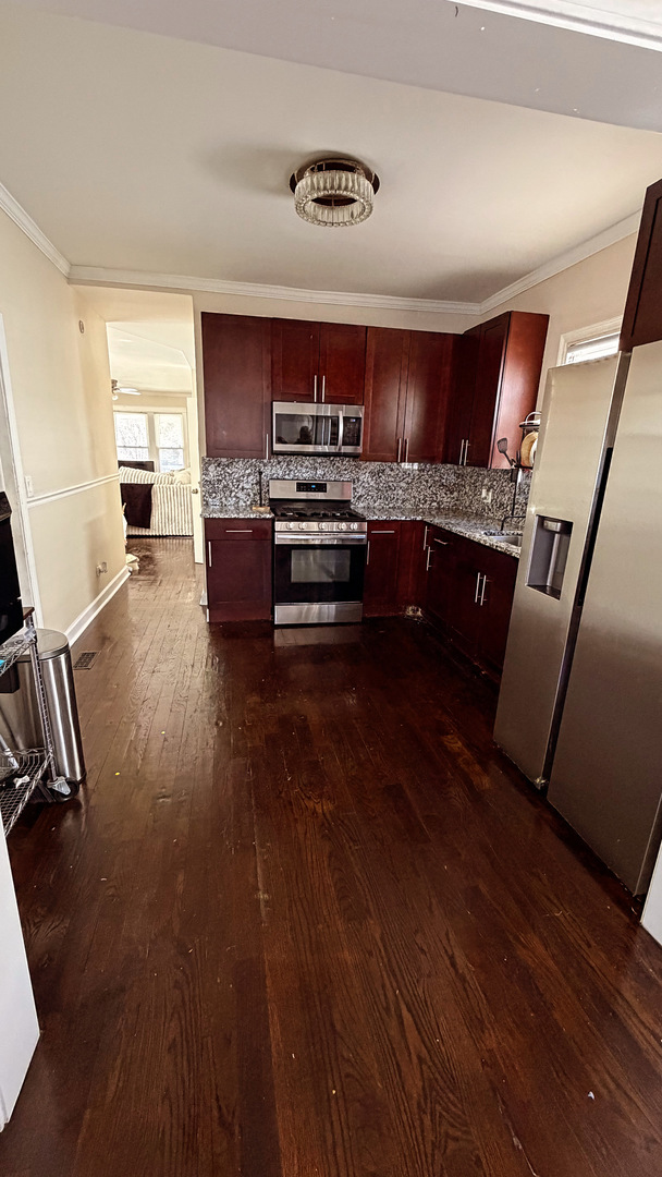 10529 S Perry Avenue