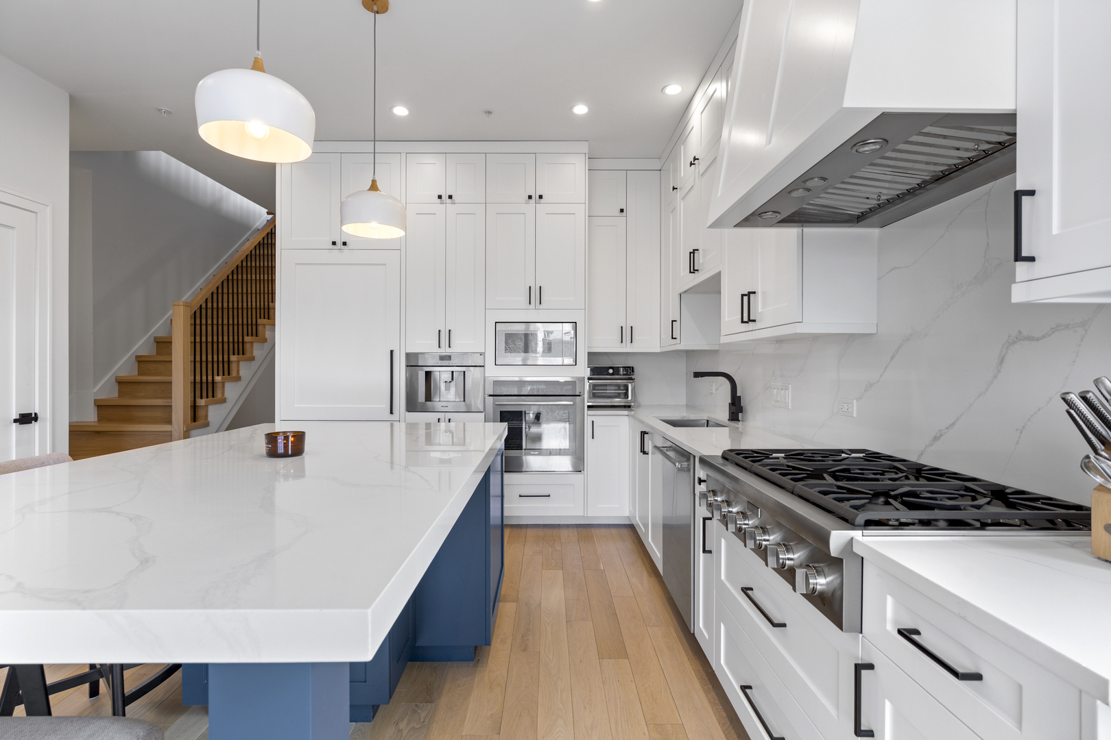 1525 N Bosworth Avenue 3S