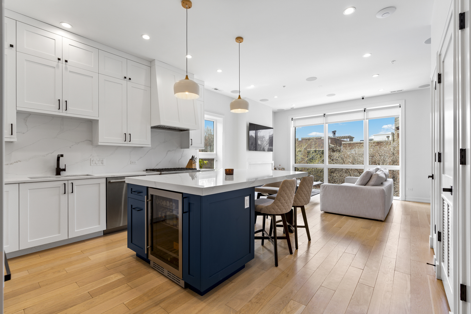 1525 N Bosworth Avenue 3S