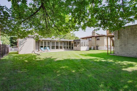 Tiny photo for 3819 W Greenleaf Avenue, Lincolnwood, IL 60712 (MLS # 12467157)