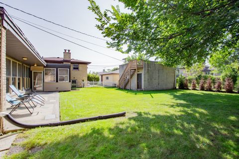 Tiny photo for 3819 W Greenleaf Avenue, Lincolnwood, IL 60712 (MLS # 12467157)