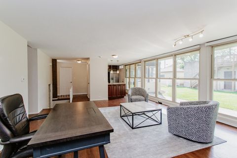 Tiny photo for 3819 W Greenleaf Avenue, Lincolnwood, IL 60712 (MLS # 12467157)