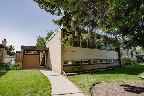 Tiny photo for 3819 W Greenleaf Avenue, Lincolnwood, IL 60712 (MLS # 12467157)