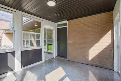 Tiny photo for 3819 W Greenleaf Avenue, Lincolnwood, IL 60712 (MLS # 12467157)