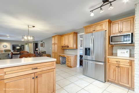 Tiny photo for 842 Winmoor Drive, Sleepy Hollow, IL 60118 (MLS # 12550778)