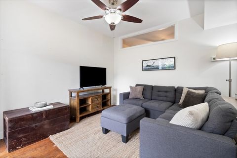 Tiny photo for 1525 W Barry Avenue #1F, Chicago, IL 60657 (MLS # 12597977)