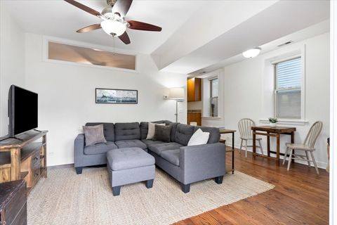 Tiny photo for 1525 W Barry Avenue #1F, Chicago, IL 60657 (MLS # 12597977)
