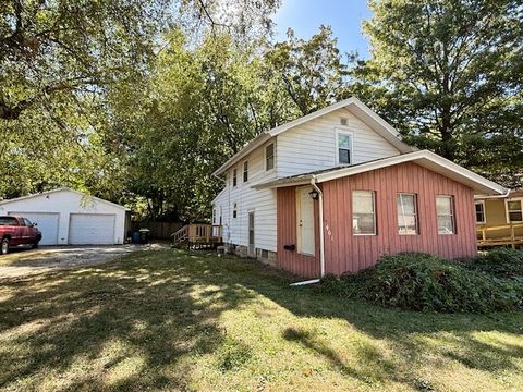 Photo of 401 W Bradley Avenue, Champaign, IL 61820 (MLS # 12488022)