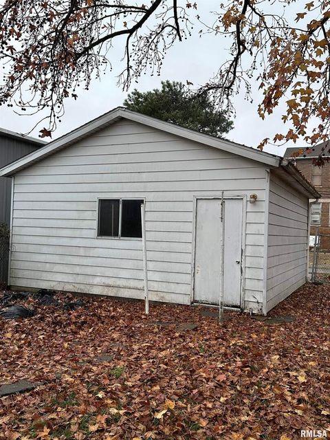 Tiny photo for 105 N HICKORY Street, Duquoin, IL 62832 (MLS # EB460590)