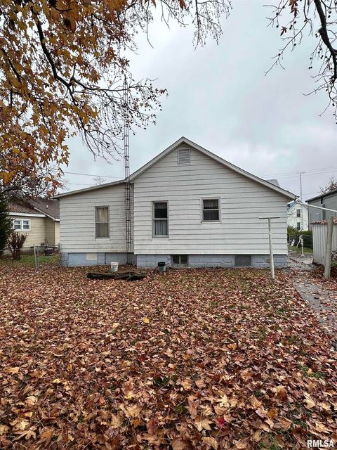 Tiny photo for 105 N HICKORY Street, Duquoin, IL 62832 (MLS # EB460590)