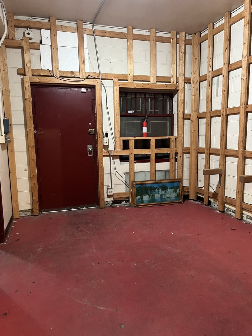 6037 W Belmont Avenue