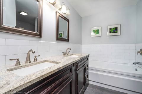 Tiny photo for 3315 N RACINE Avenue #E, Chicago, IL 60657 (MLS # 12385028)