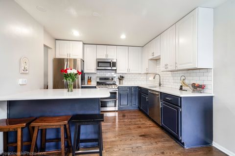 Tiny photo for 3315 N RACINE Avenue #E, Chicago, IL 60657 (MLS # 12385028)