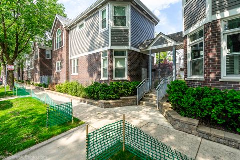 3315 N RACINE Avenue E Chicago IL 60657