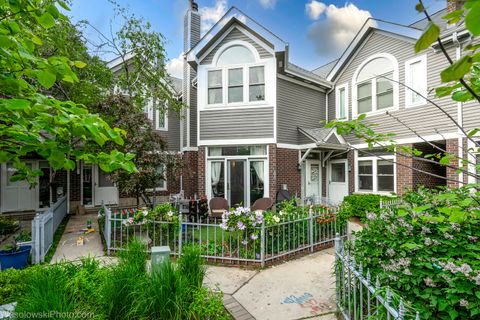 Photo of 3315 N RACINE Avenue #E, Chicago, IL 60657 (MLS # 12385028)