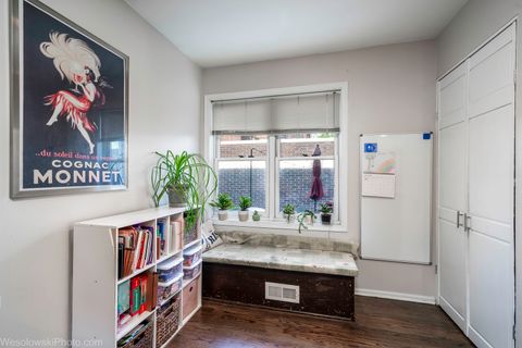 Tiny photo for 3315 N RACINE Avenue #E, Chicago, IL 60657 (MLS # 12385028)