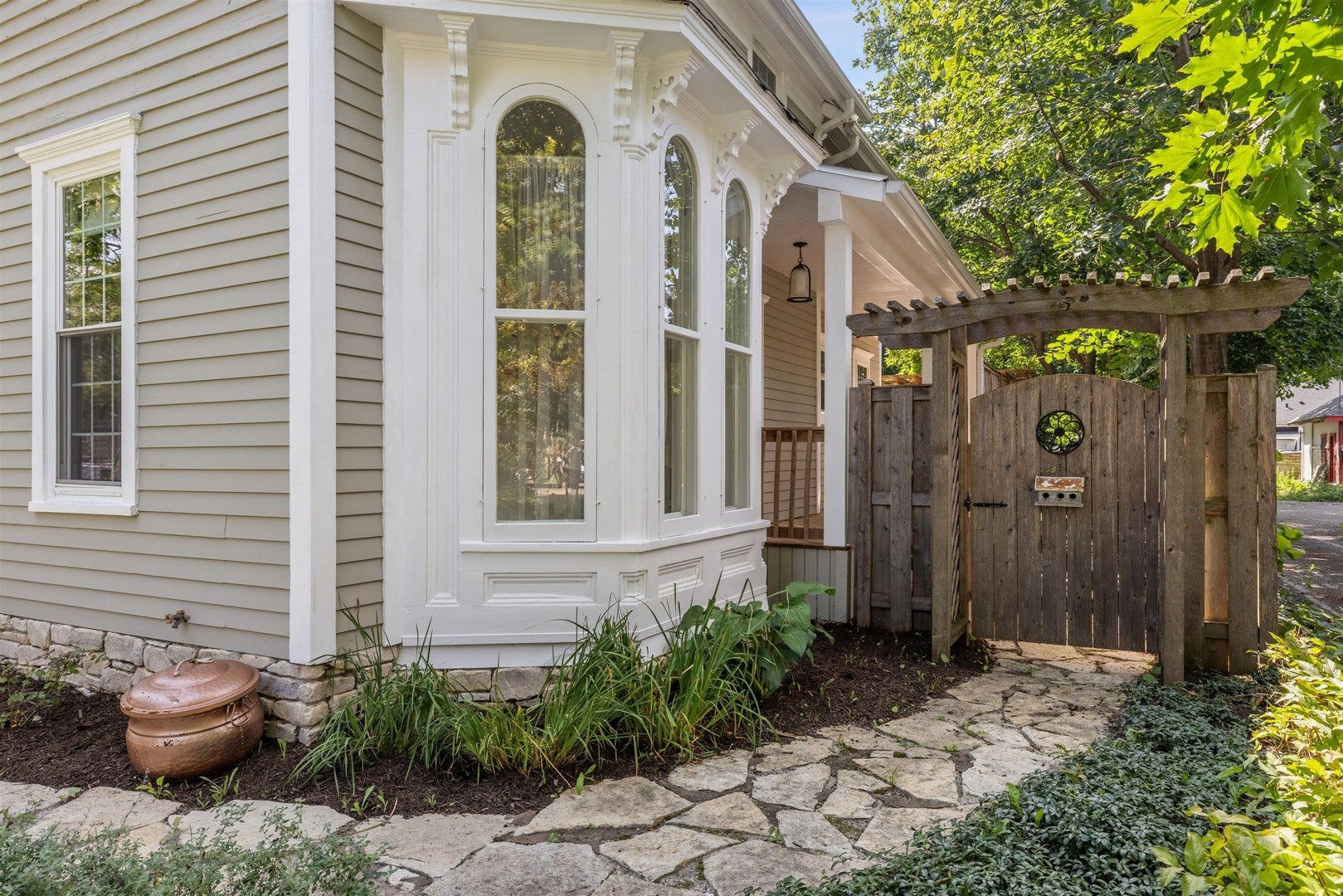 110 S Walkup Avenue