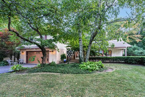 Photo of 32381 N Forest Drive, Grayslake, IL 60030 (MLS # 12467992)