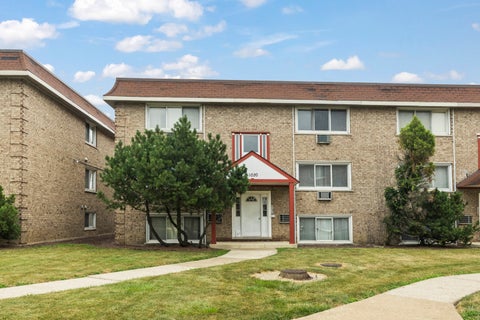 Photo of 1020 W 18th Street #2S, Broadview, IL 60155 (MLS # 12714578)