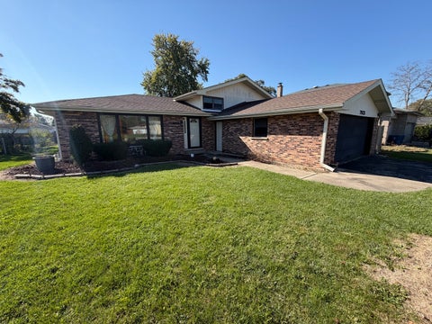 Tiny photo for 7925 W 101st Street, Palos Hills, IL 60465 (MLS # 12789951)