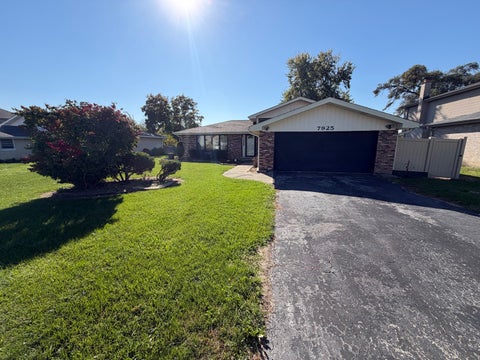 Photo of 7925 W 101st Street, Palos Hills, IL 60465 (MLS # 12789951)