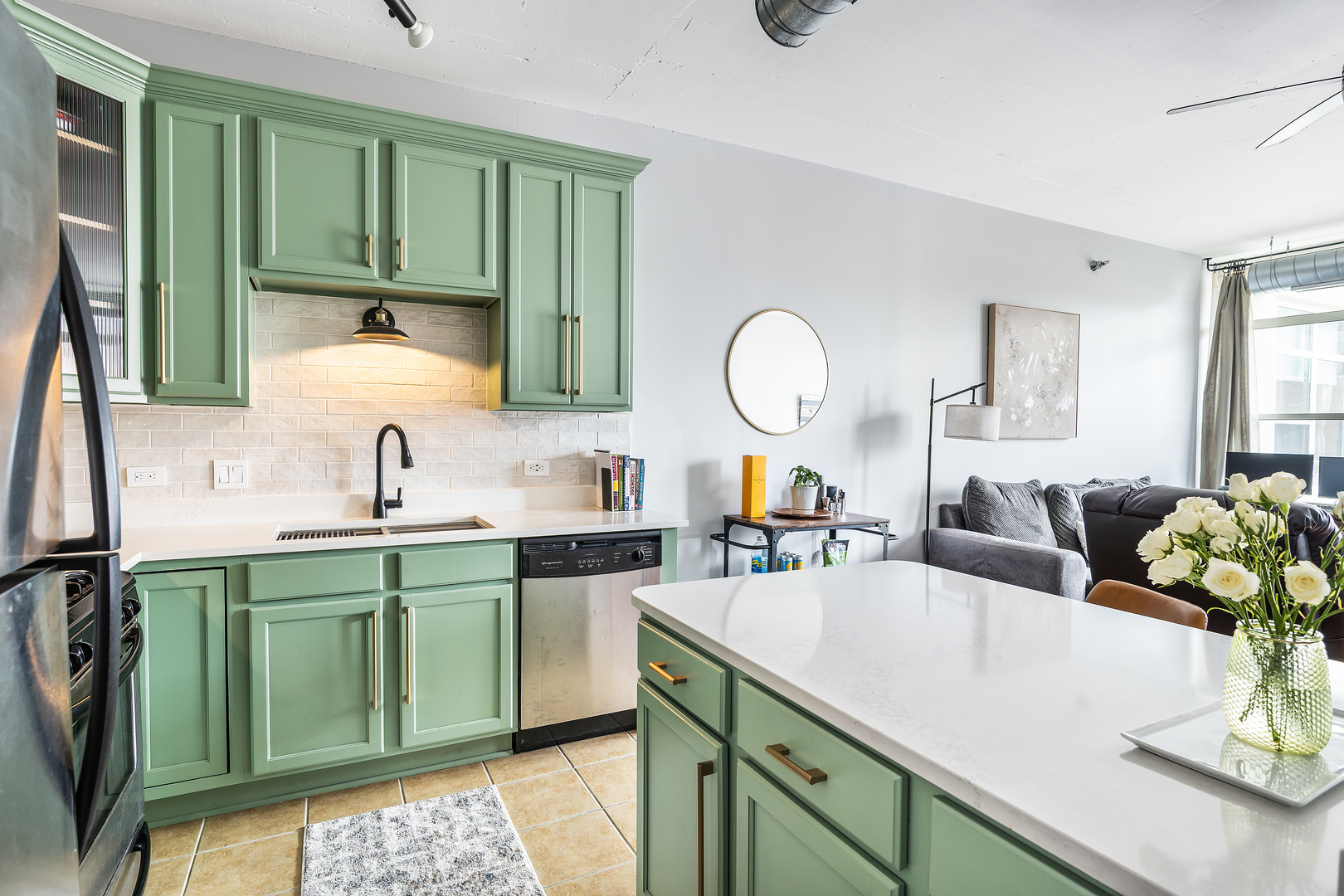 909 W Washington Boulevard 701