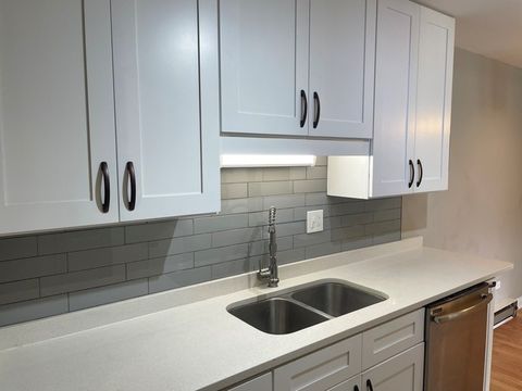 Tiny photo for 880 E Old Willow Road #166, Prospect Heights, IL 60070 (MLS # 12691763)