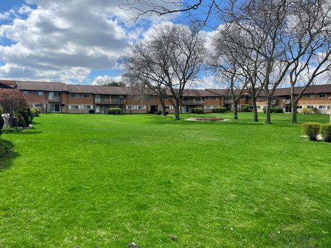 Tiny photo for 880 E Old Willow Road #166, Prospect Heights, IL 60070 (MLS # 12691763)