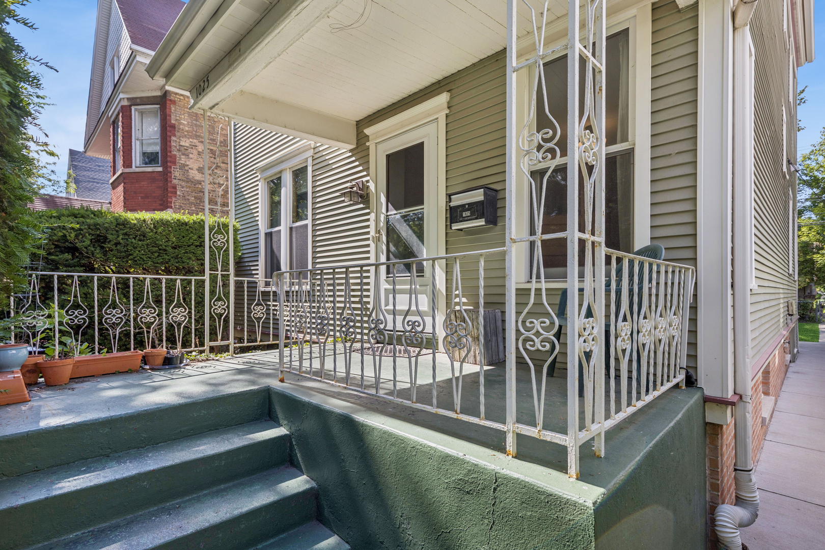 1025 Garnett Place