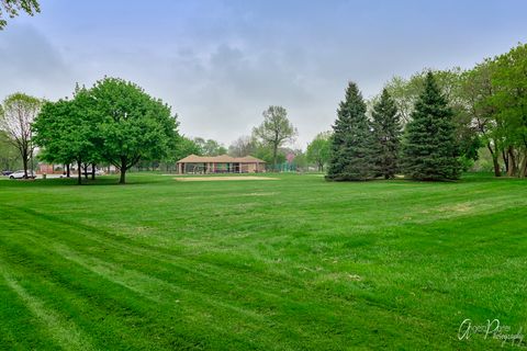 Tiny photo for 640 Mchenry Road #301, Wheeling, IL 60090 (MLS # 12525883)