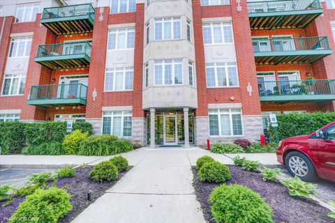 Tiny photo for 640 Mchenry Road #301, Wheeling, IL 60090 (MLS # 12525883)