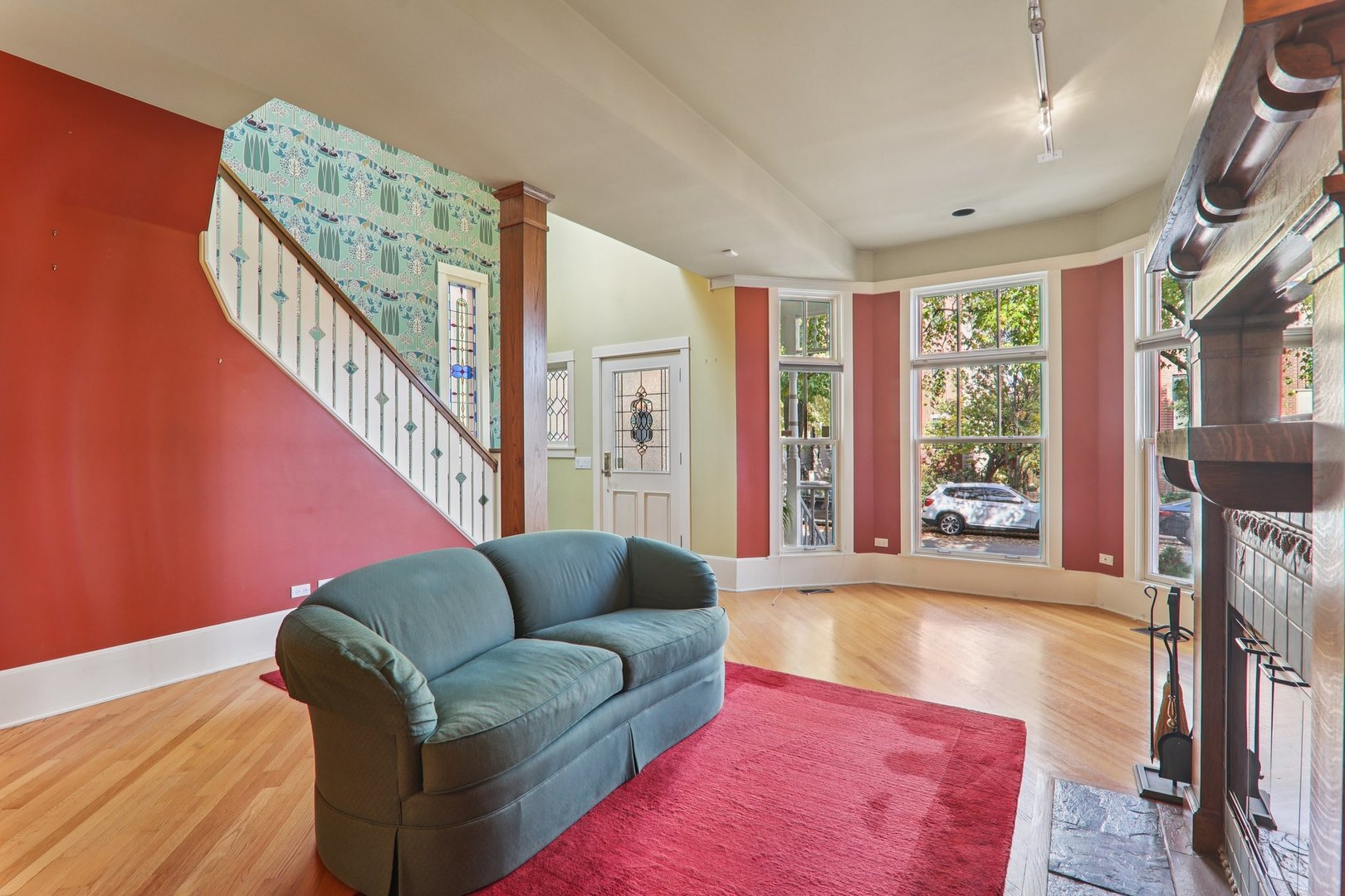 1027 W Newport Avenue