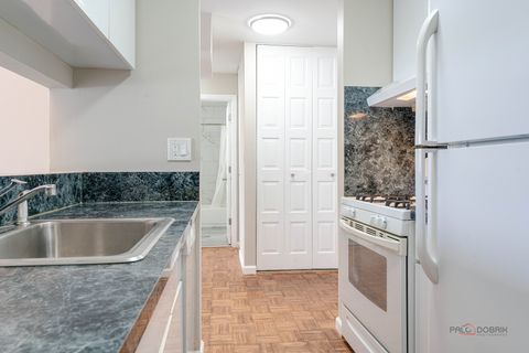 Tiny photo for 8 Oak Creek Drive #2802, Buffalo Grove, IL 60089 (MLS # 12596729)