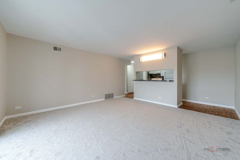 Tiny photo for 8 Oak Creek Drive #2802, Buffalo Grove, IL 60089 (MLS # 12596729)