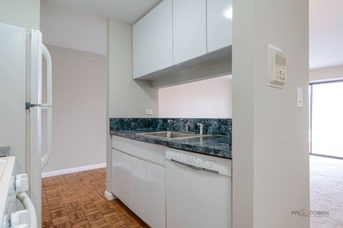 Tiny photo for 8 Oak Creek Drive #2802, Buffalo Grove, IL 60089 (MLS # 12596729)