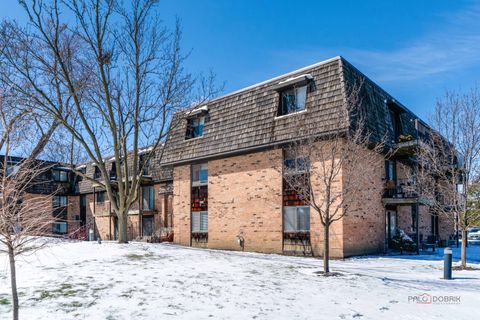 Tiny photo for 8 Oak Creek Drive #2802, Buffalo Grove, IL 60089 (MLS # 12596729)