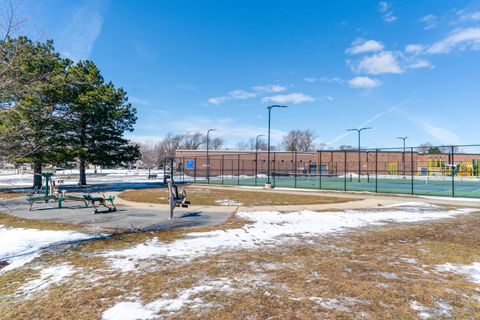 Tiny photo for 8 Oak Creek Drive #2802, Buffalo Grove, IL 60089 (MLS # 12596729)